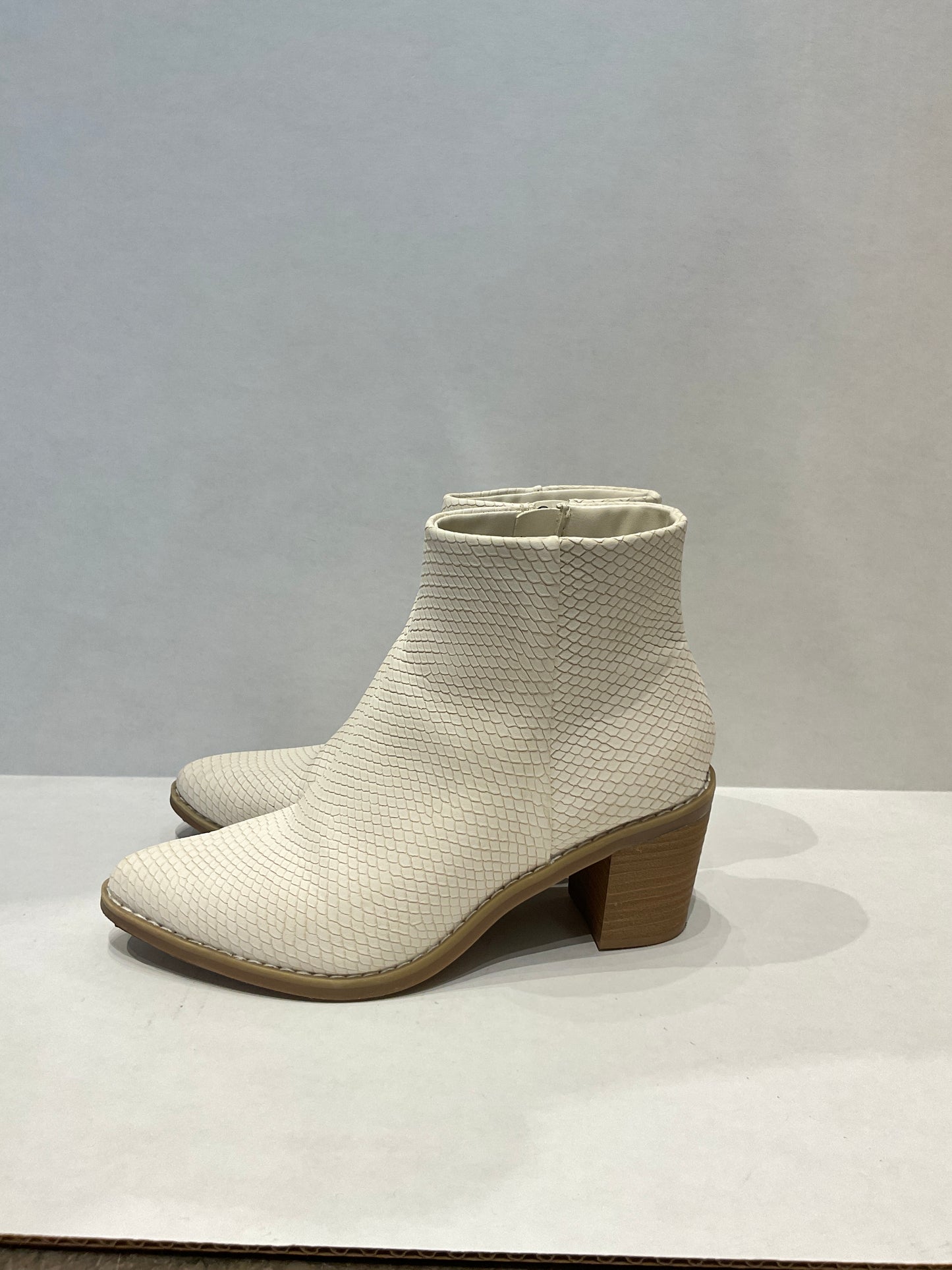 SMC ~ Shoes White snake boot